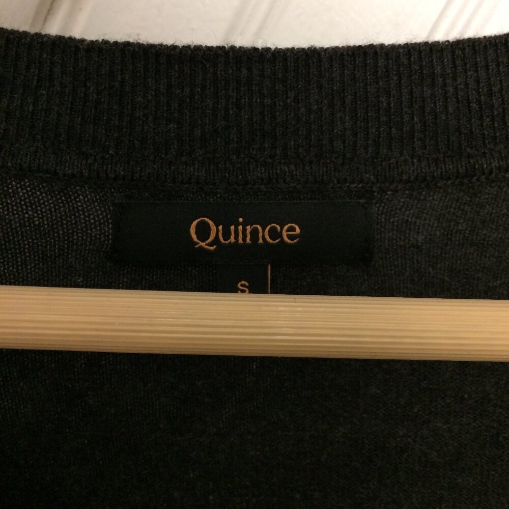 Bundle of 2 Quince Cotton/Cashmere blend v-necks size small - Picture 4 of 5